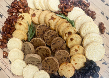 This is a picture of Fromagination's Lark Shortbread Cookie Tray.