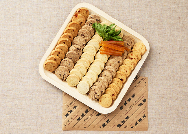 This is a picture of Fromagination's Lark Cookie Board