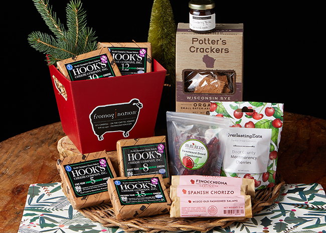 This is a picture of Fromagination's Cheddar Lovers Gift Set.