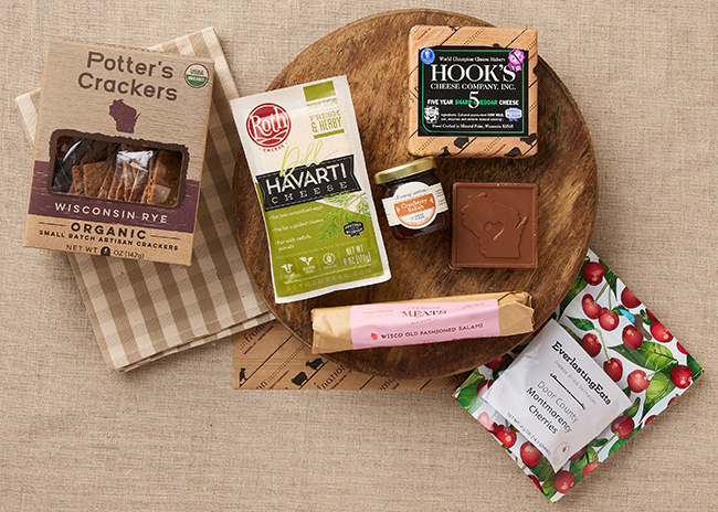 This is a picture of the Wisconsin Originals Gift Set, offered by Fromagination.